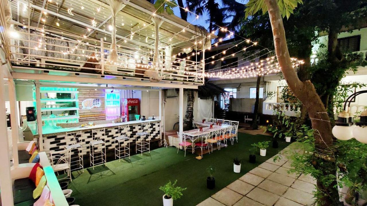 Hotel Wtf My House Baga Esterno foto