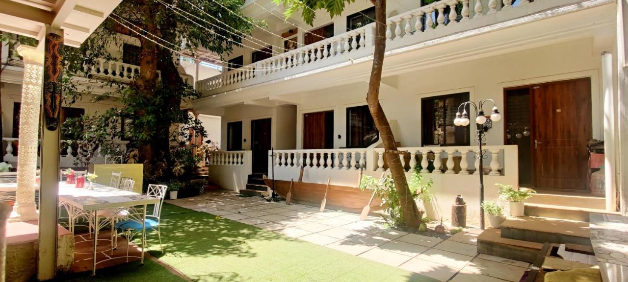 Hotel Wtf My House Baga Esterno foto