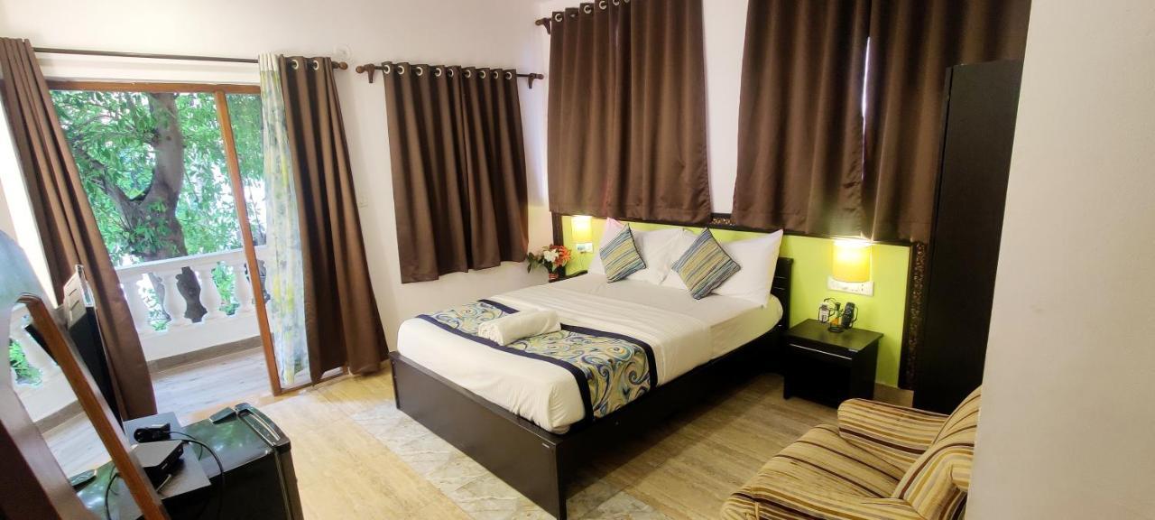 Hotel Wtf My House Baga Esterno foto