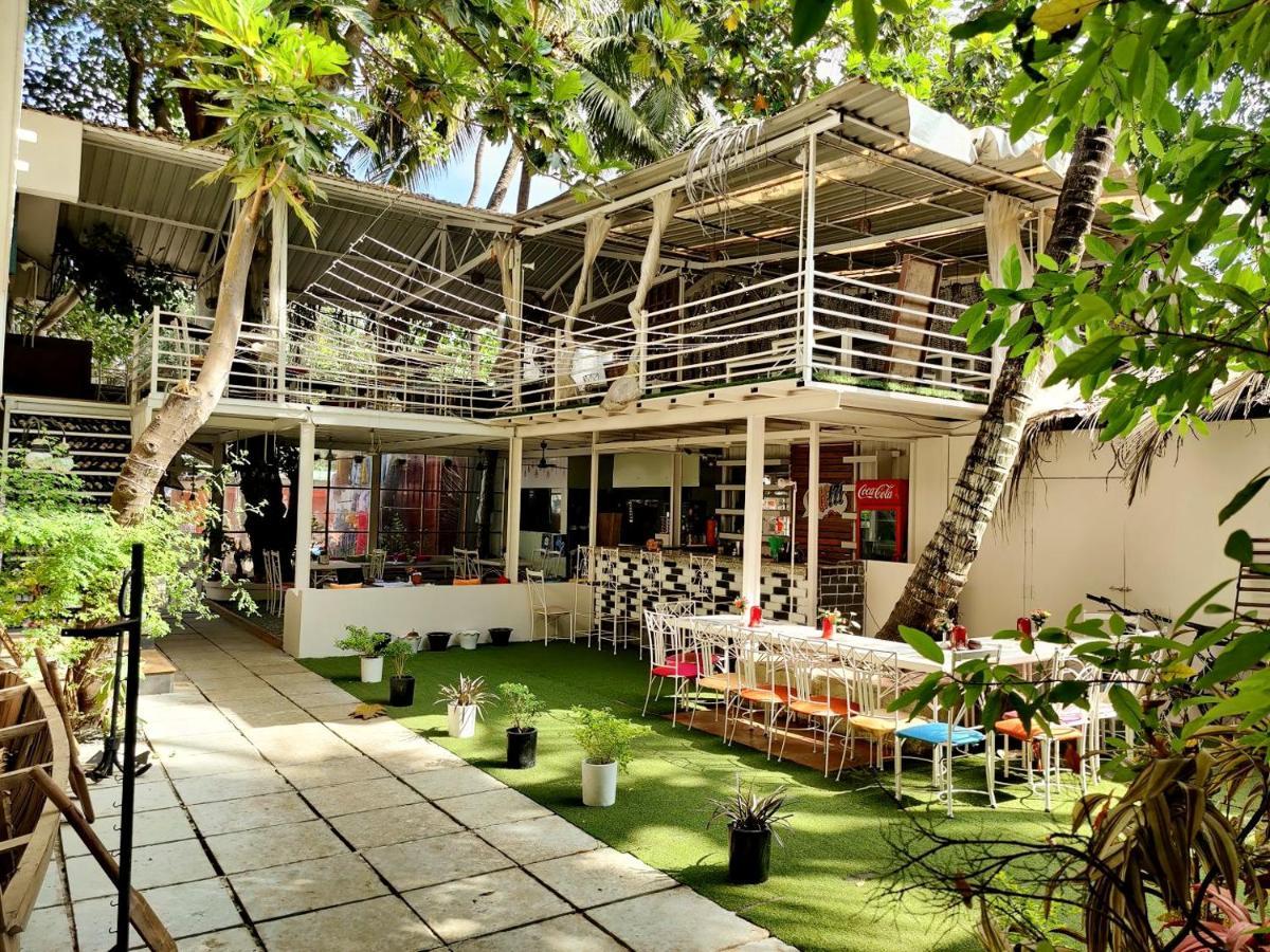Hotel Wtf My House Baga Esterno foto