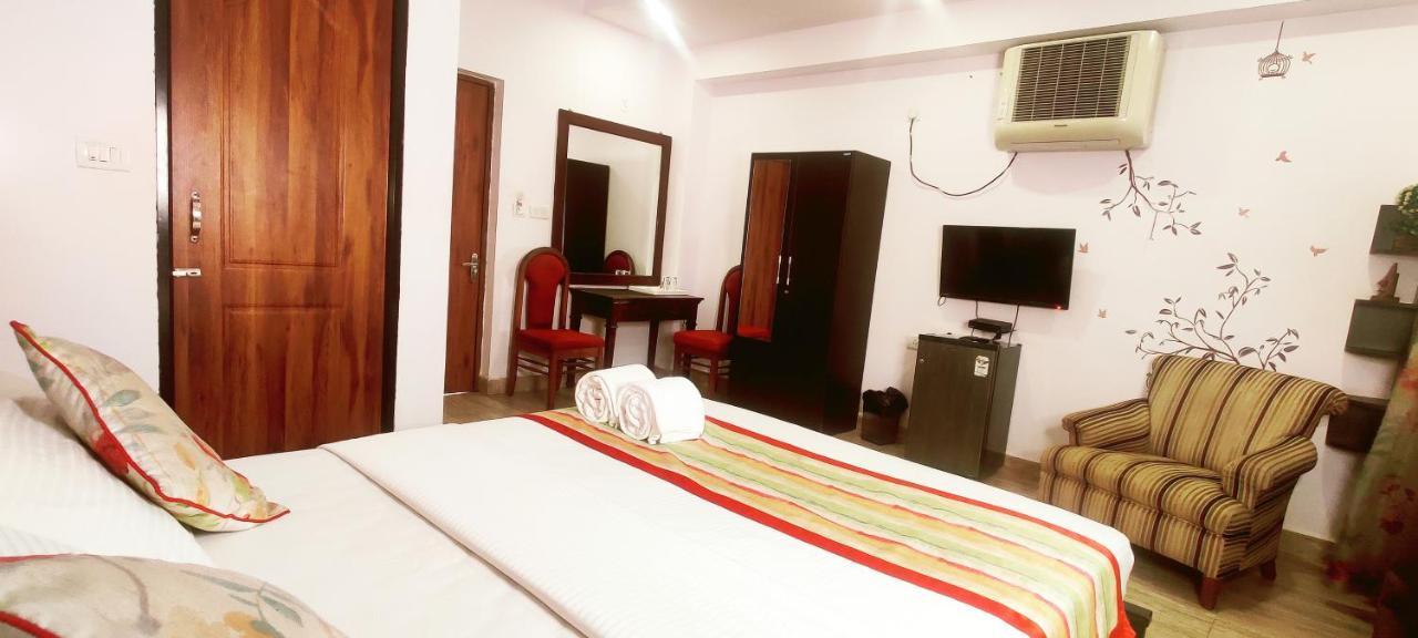 Hotel Wtf My House Baga Esterno foto