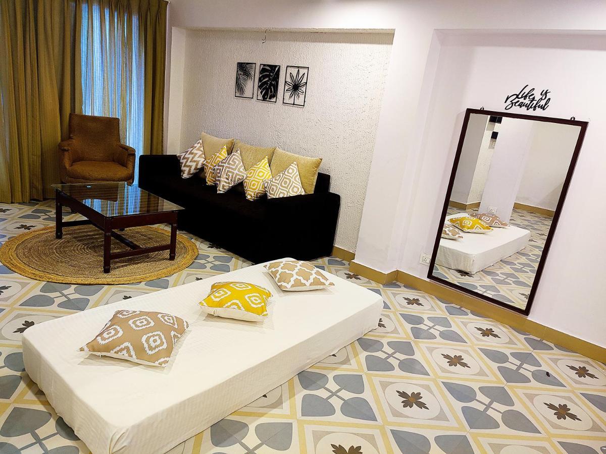 Hotel Wtf My House Baga Esterno foto
