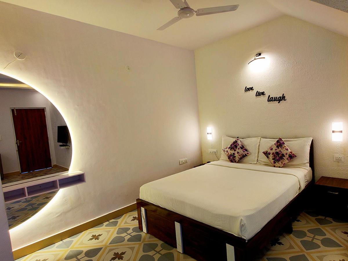 Hotel Wtf My House Baga Esterno foto