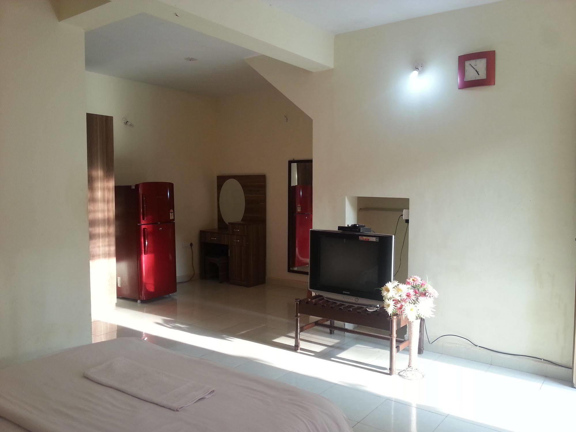Hotel Wtf My House Baga Esterno foto