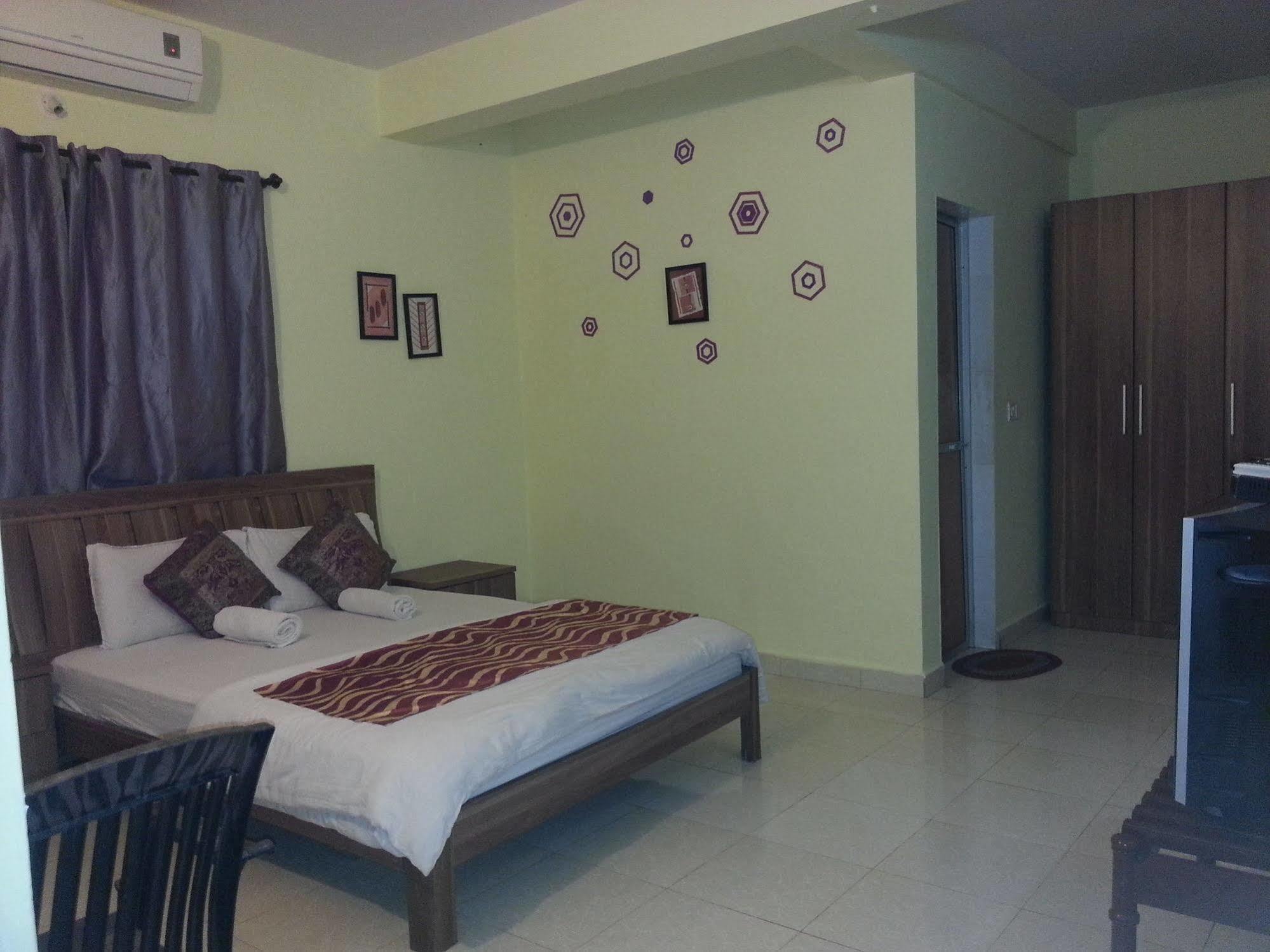 Hotel Wtf My House Baga Esterno foto