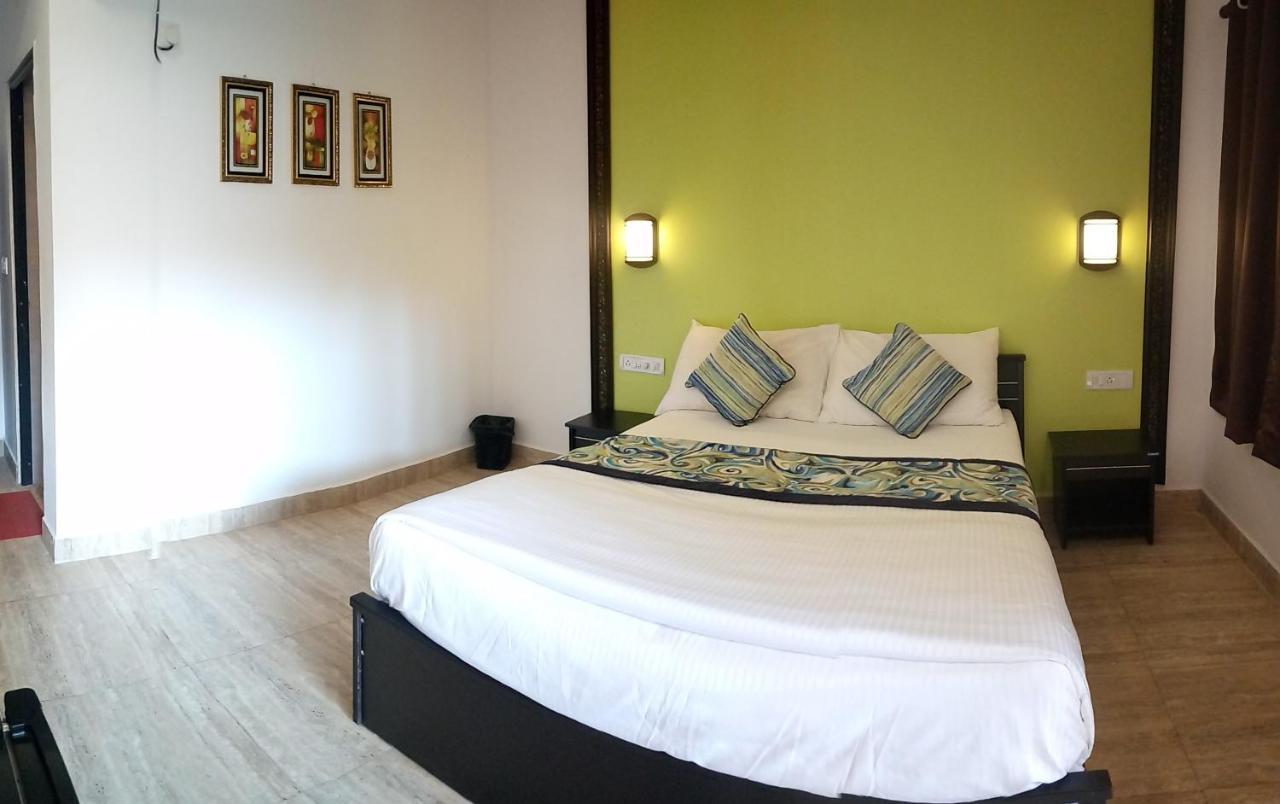 Hotel Wtf My House Baga Esterno foto