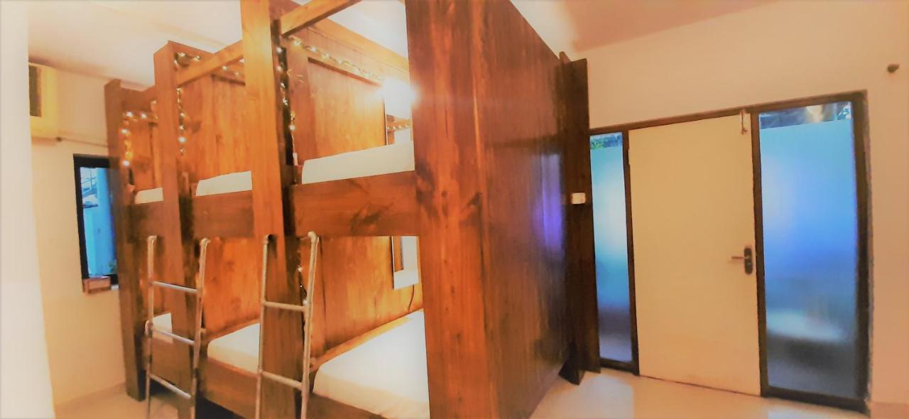 Hotel Wtf My House Baga Esterno foto
